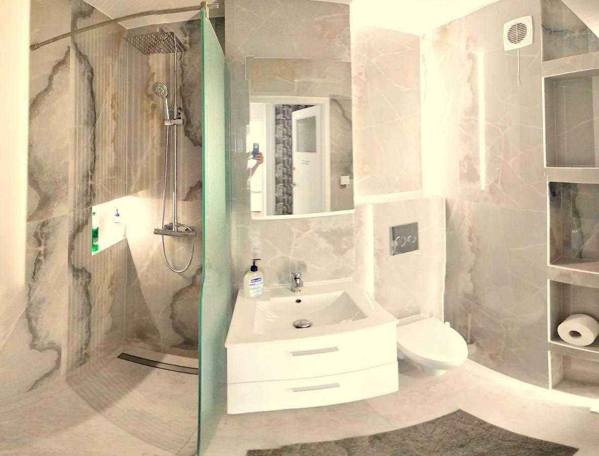Studio Zelazna Rooms Near Old Town Varşova Dış mekan fotoğraf